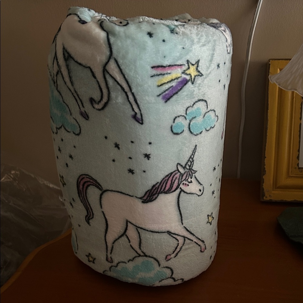 Unicorn Print Plush Blanket - White and Pink